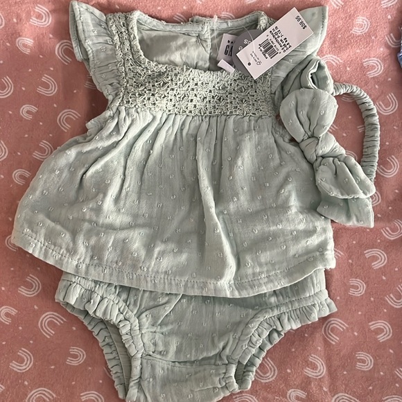 Baby Gap green dress with bloomers and matching head bow size 0-3 m NWT - Picture 1 of 3